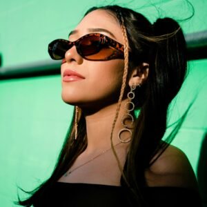 Sunglasses — Oversized Fashion Frame