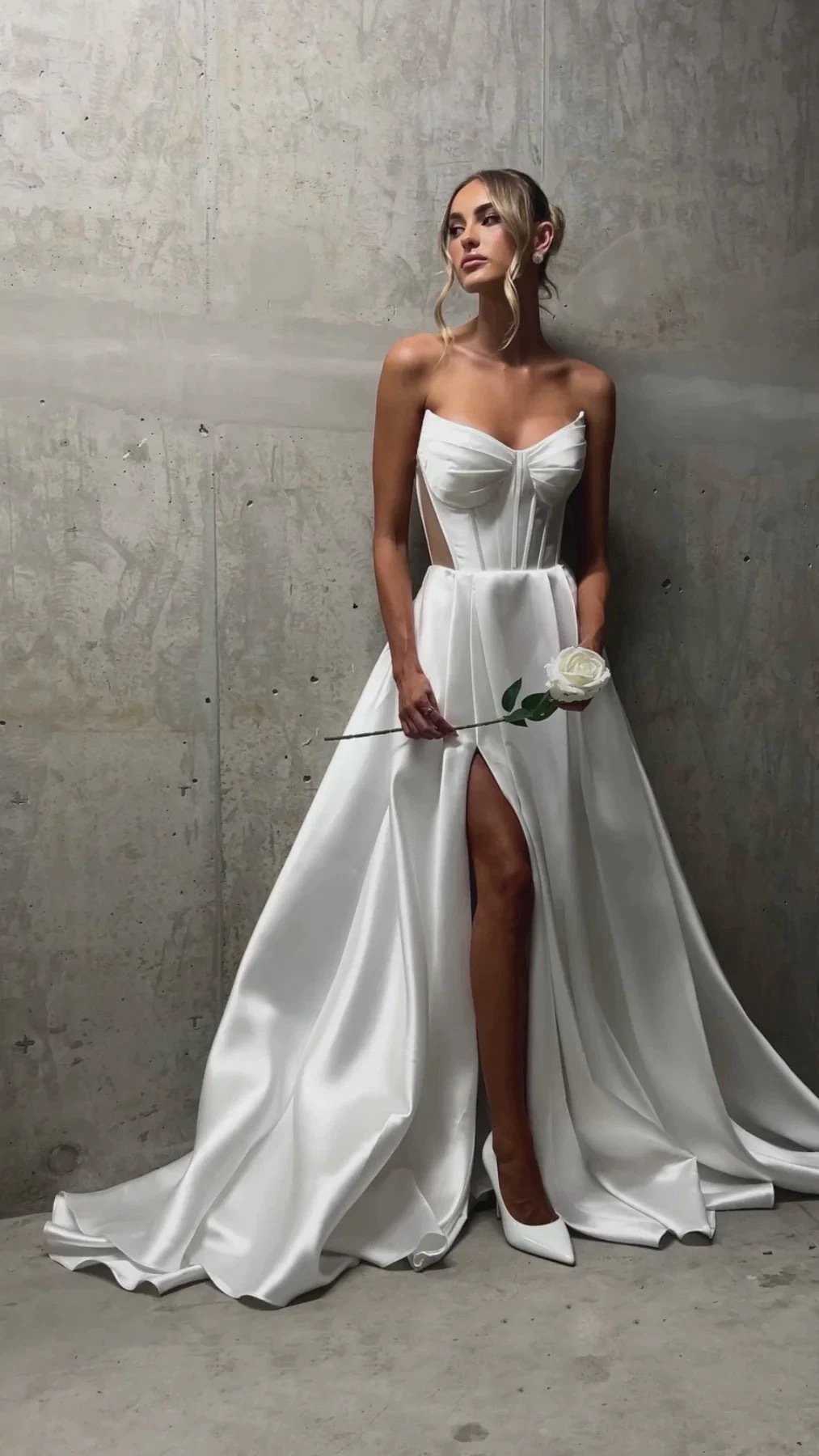 White Satin Slit Pocket Bandage Wedding Dress